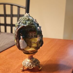 Gone With Wind Decorative Egg with Scenic Design